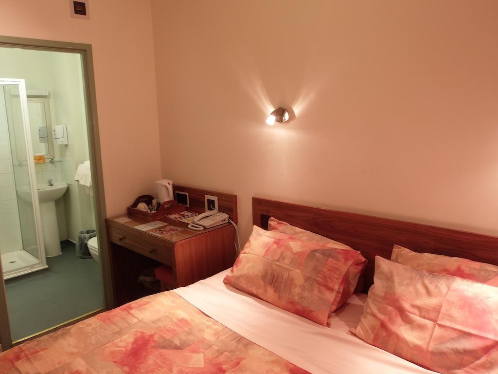 The Robin 2 Hotel วุลฟ์เวอร์แฮมป์ตัน ห้อง รูปภาพ