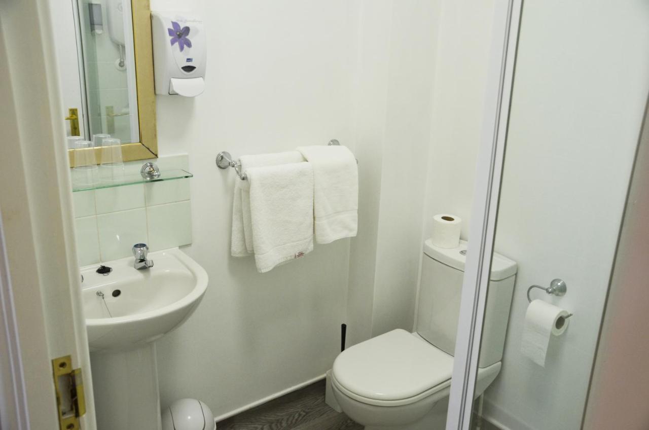 The Robin 2 Hotel วุลฟ์เวอร์แฮมป์ตัน ภายนอก รูปภาพ