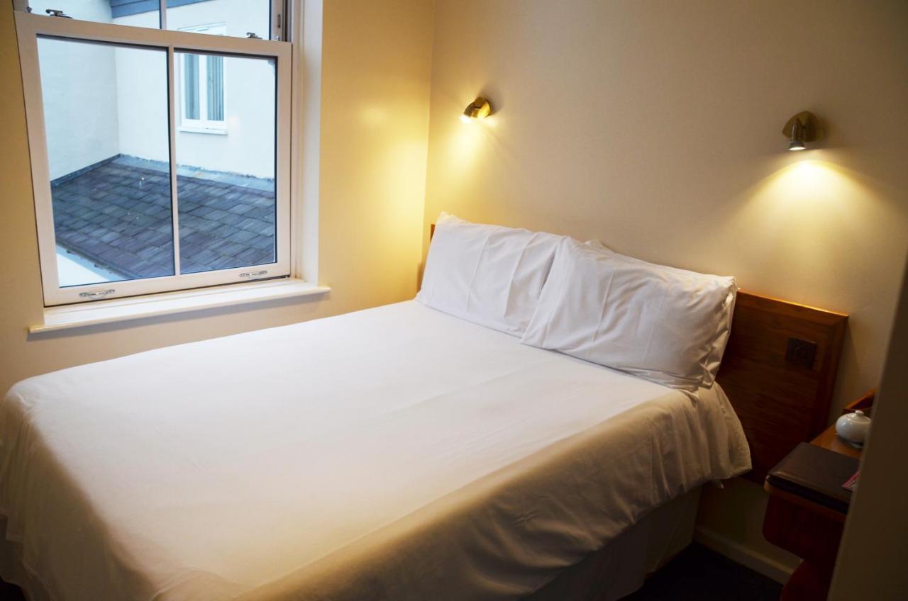 The Robin 2 Hotel วุลฟ์เวอร์แฮมป์ตัน ภายนอก รูปภาพ